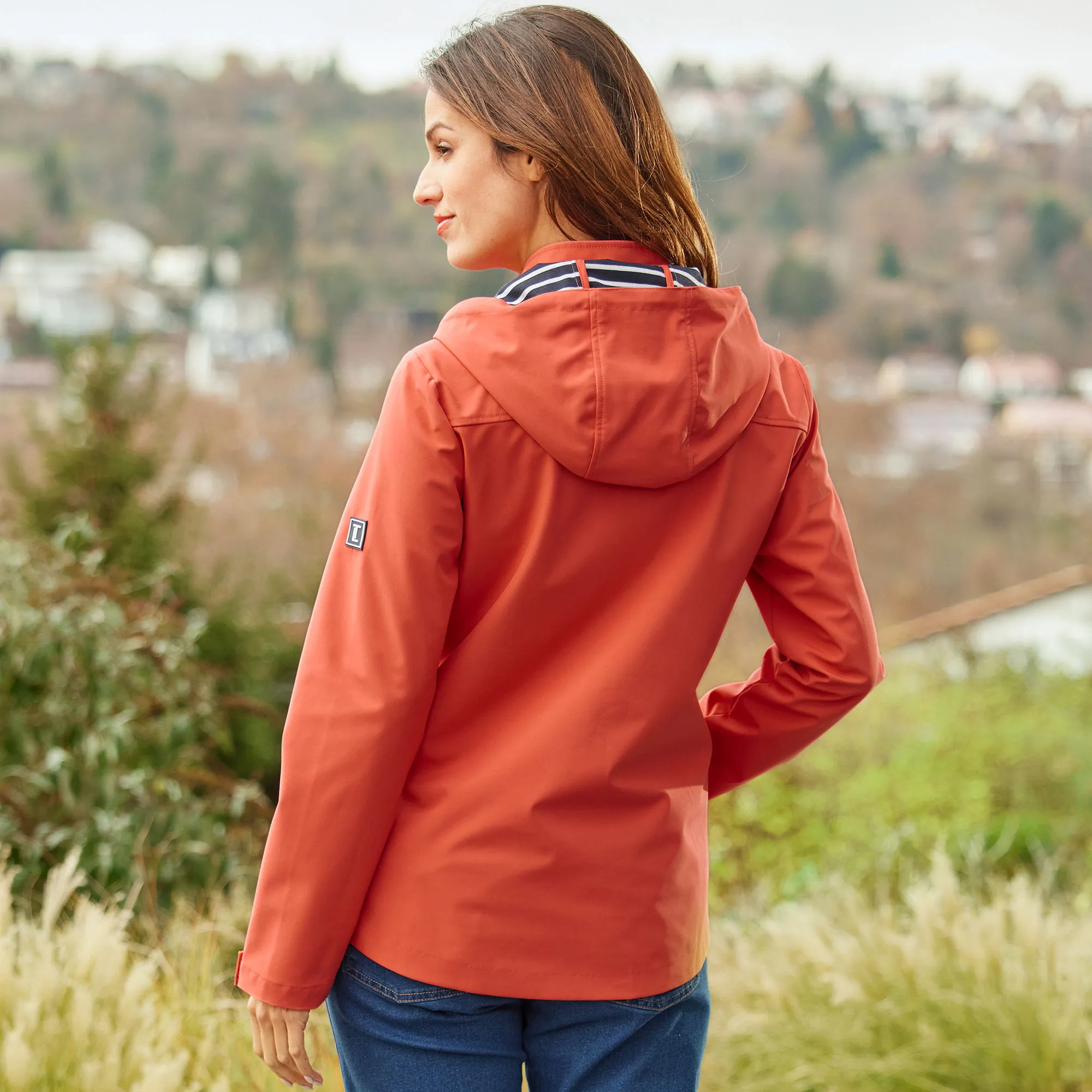 Damen-Softshell-Jacke mit abnehmbarer Kapuze