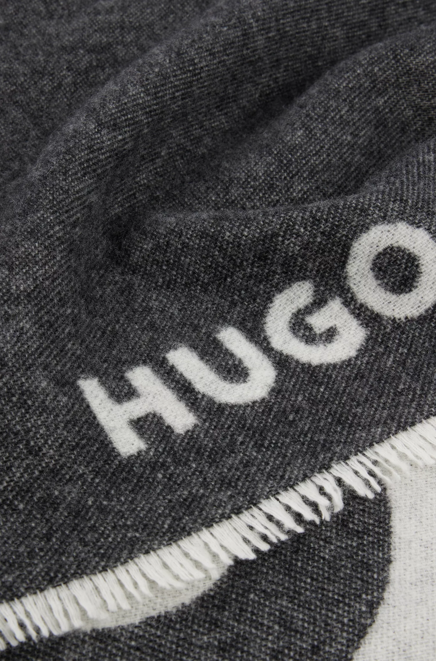 Cachecol HUGO com logo em contraste vermelho em mistura de lã.