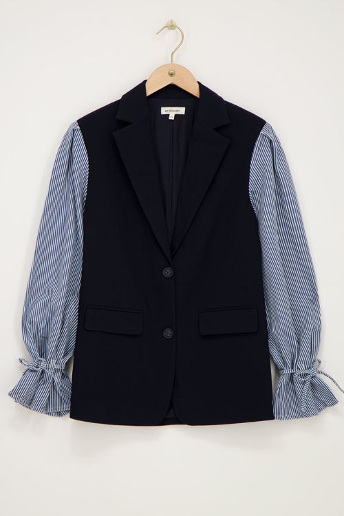 Donkerblauwe blazer met gestreepte mouwen