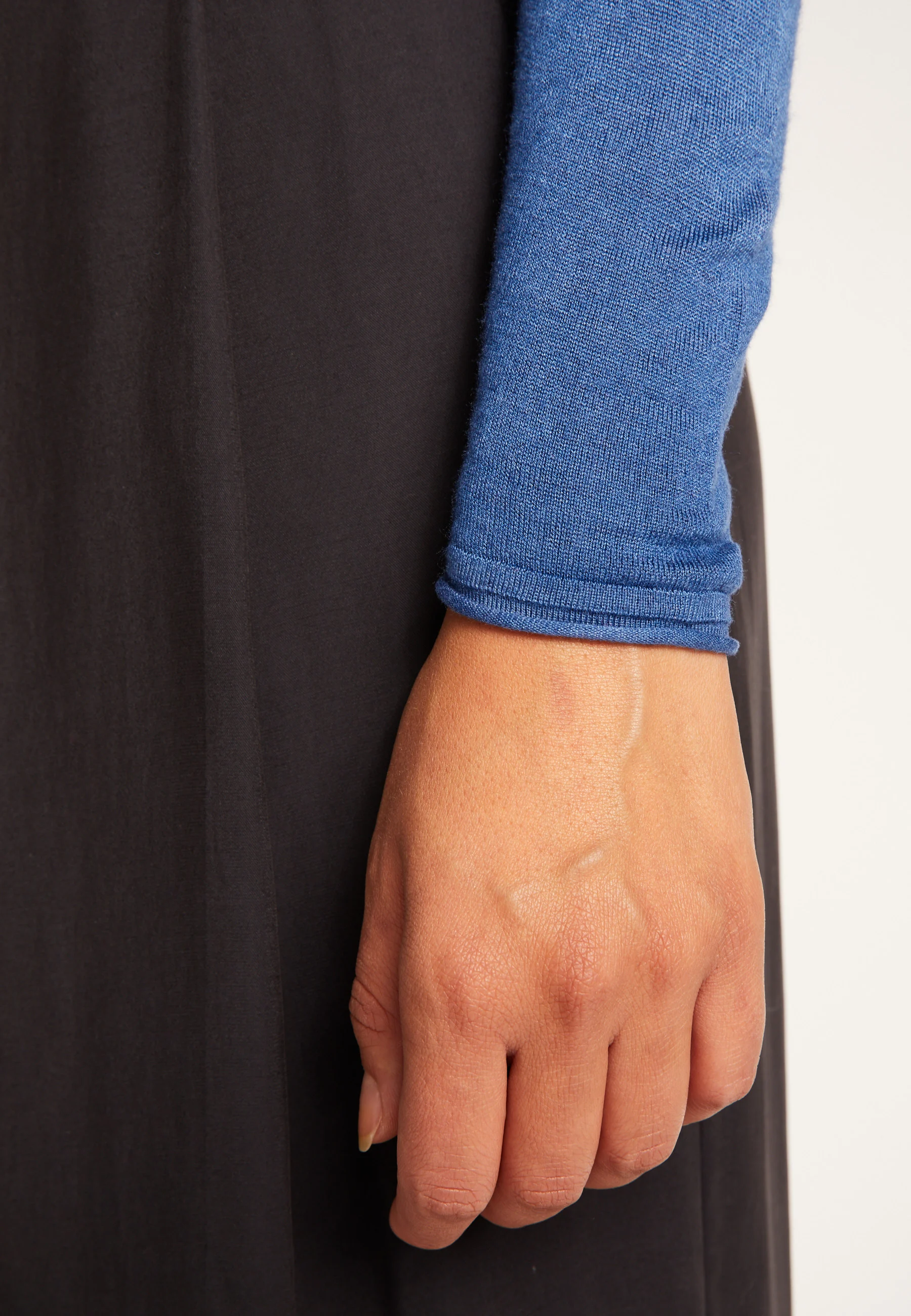 AELINEAH24 - T-shirt col v en fibre de bambou cachemire | Bleu
