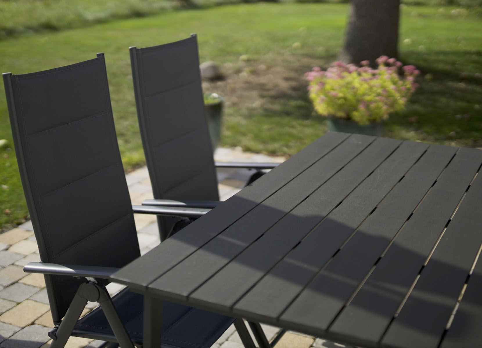 Gartentisch in Holzoptik 150x90x74cm Anthrazit