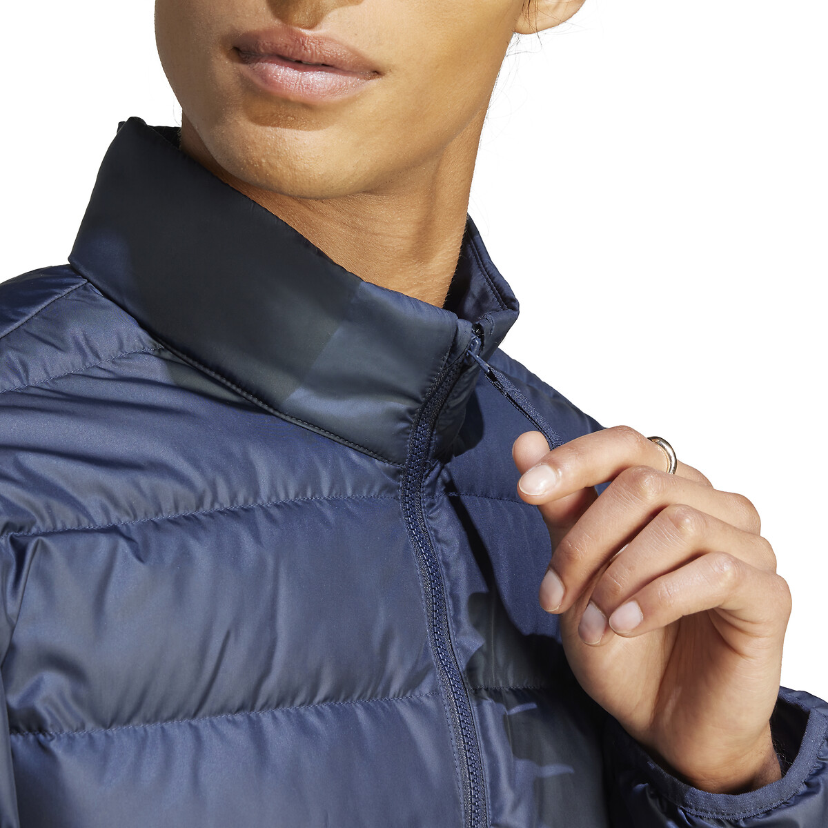 adidas Performance<br>Jaqueta de plumas leve com zíper, sem capuz Essentials