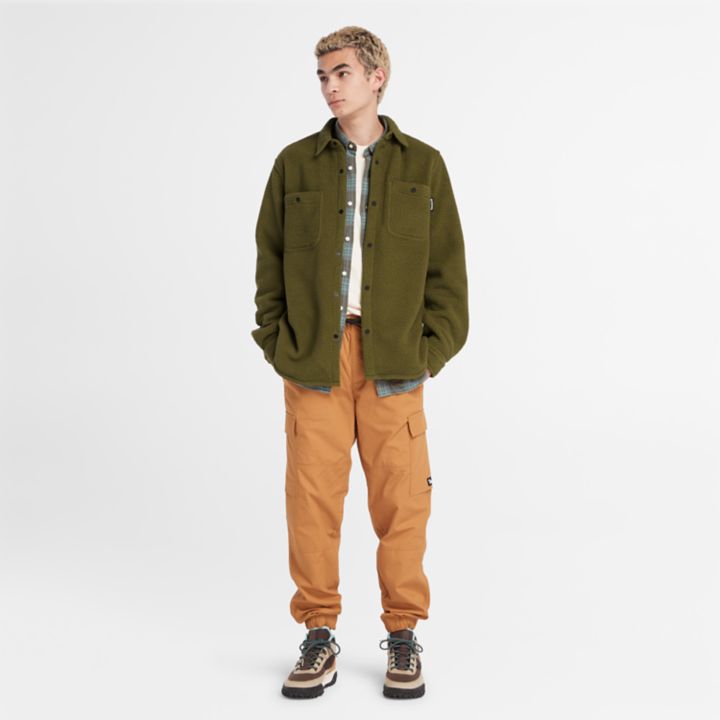 Sobretudo utilitário de lã de pelo alto para homens na cor verde.