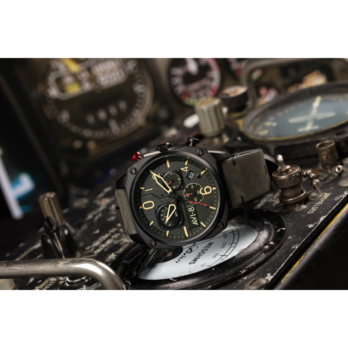 Montre AVI-8 homme chronographe acier noir cuir