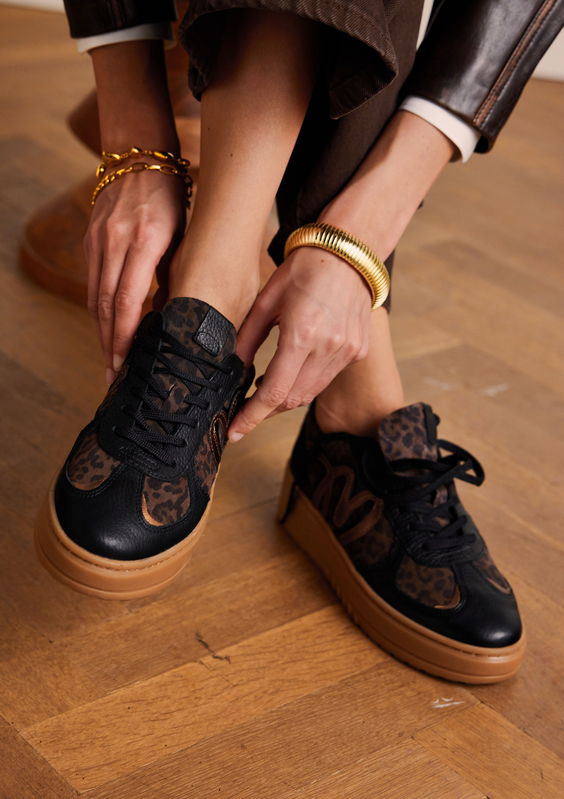 Zwarte suède sneakers