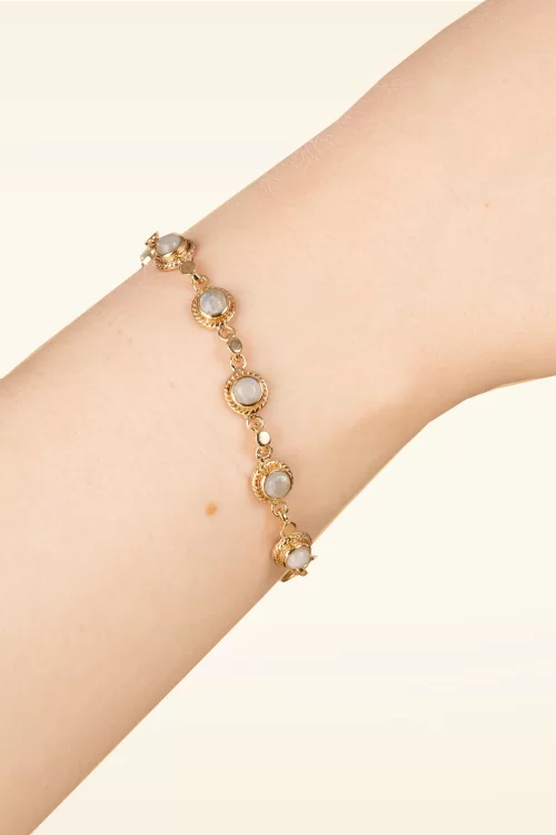 Very Cherry Antique armbandje in goud en maansteen wit