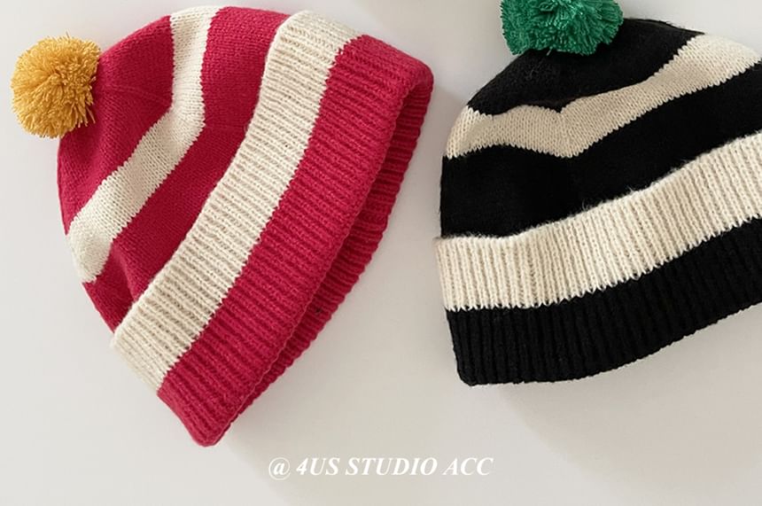 4.4 STUDIO - Gebreide muts met pompon en strepen