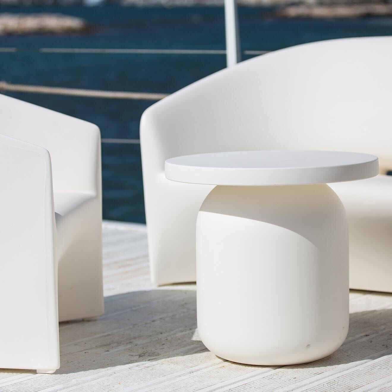 Serralunga Table Basse Juju Design par Garth Roberts blanc - 52x50x52 cm