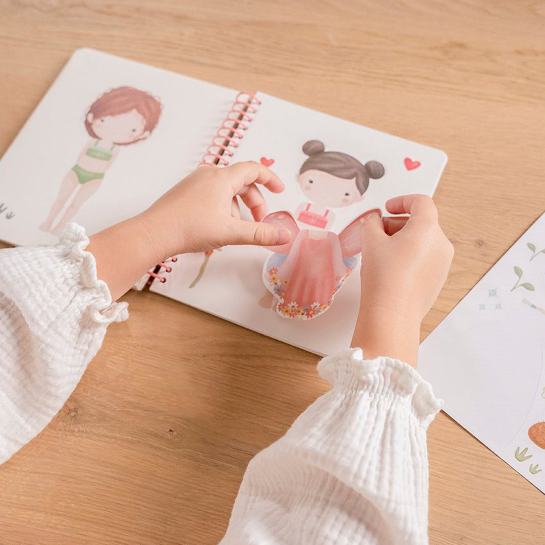 Little dutch aankleed- en stickerboek rosa