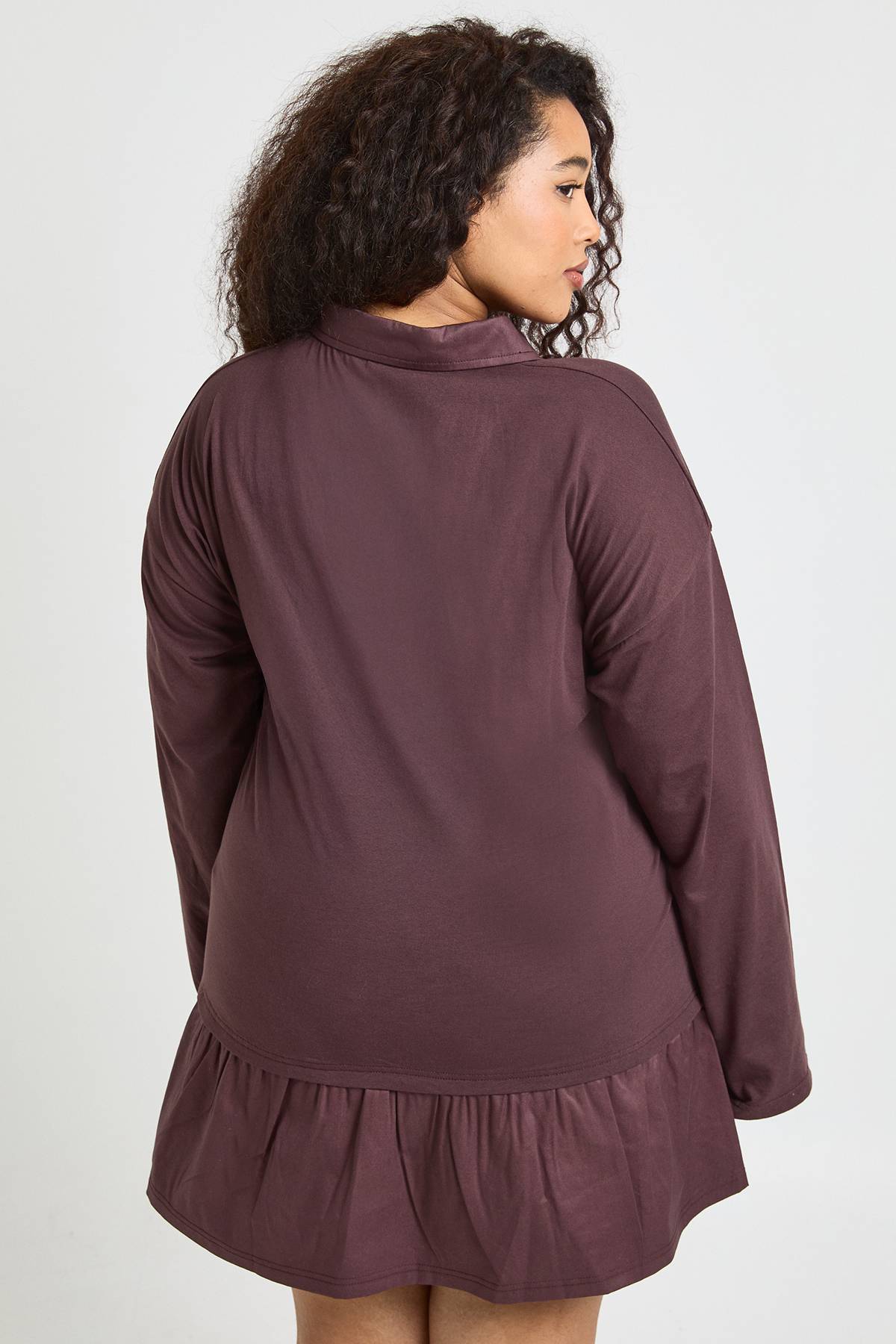 boohoo Robe T-Shirt Grande Taille à Ourlet Volants