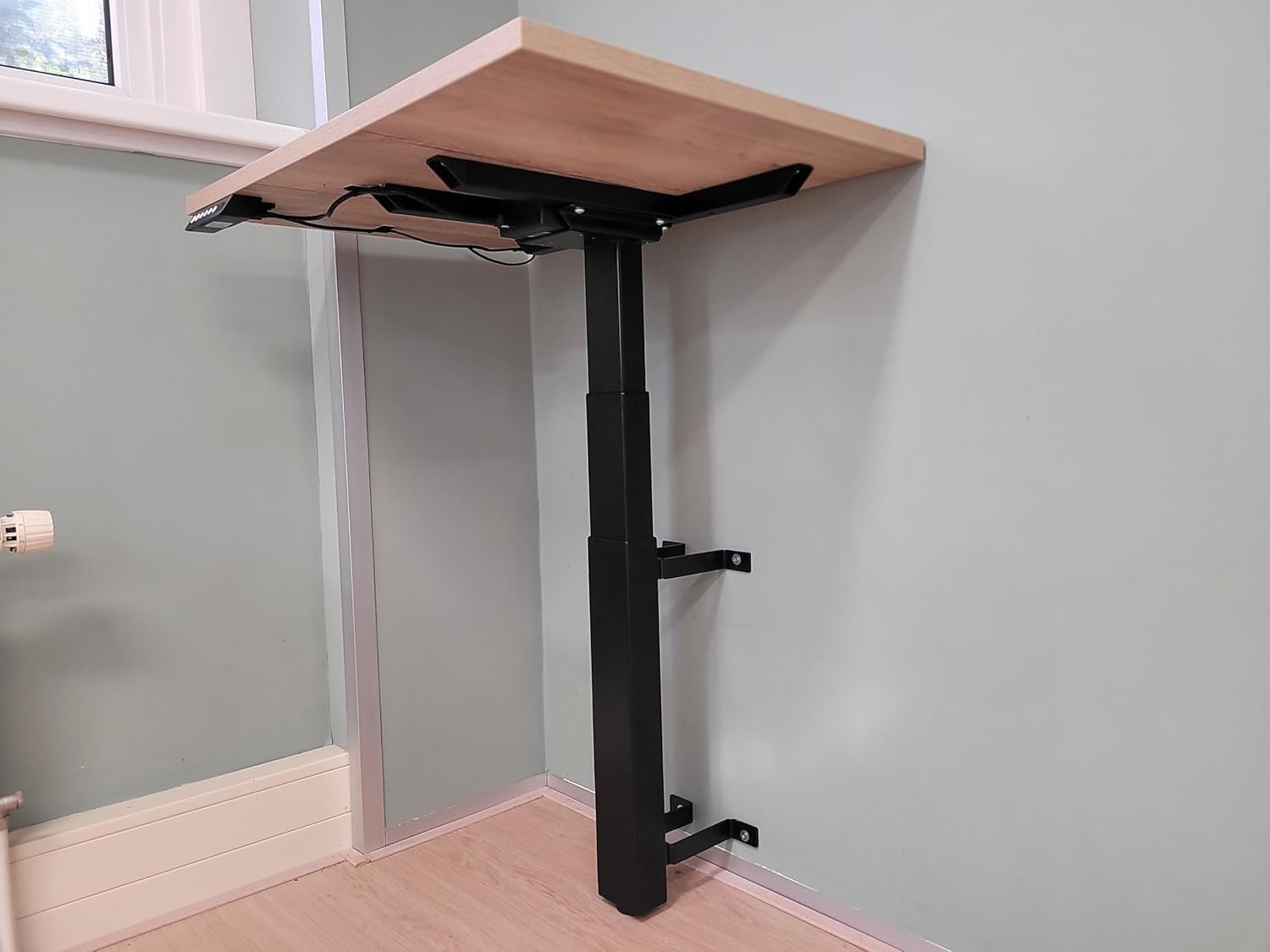 WallDesk höhenverstellbarer Wandtisch - Elektrisches Gestell - Höhe 59-125cm - Breite 55cm - Weiß - Mit Speicherfunktion