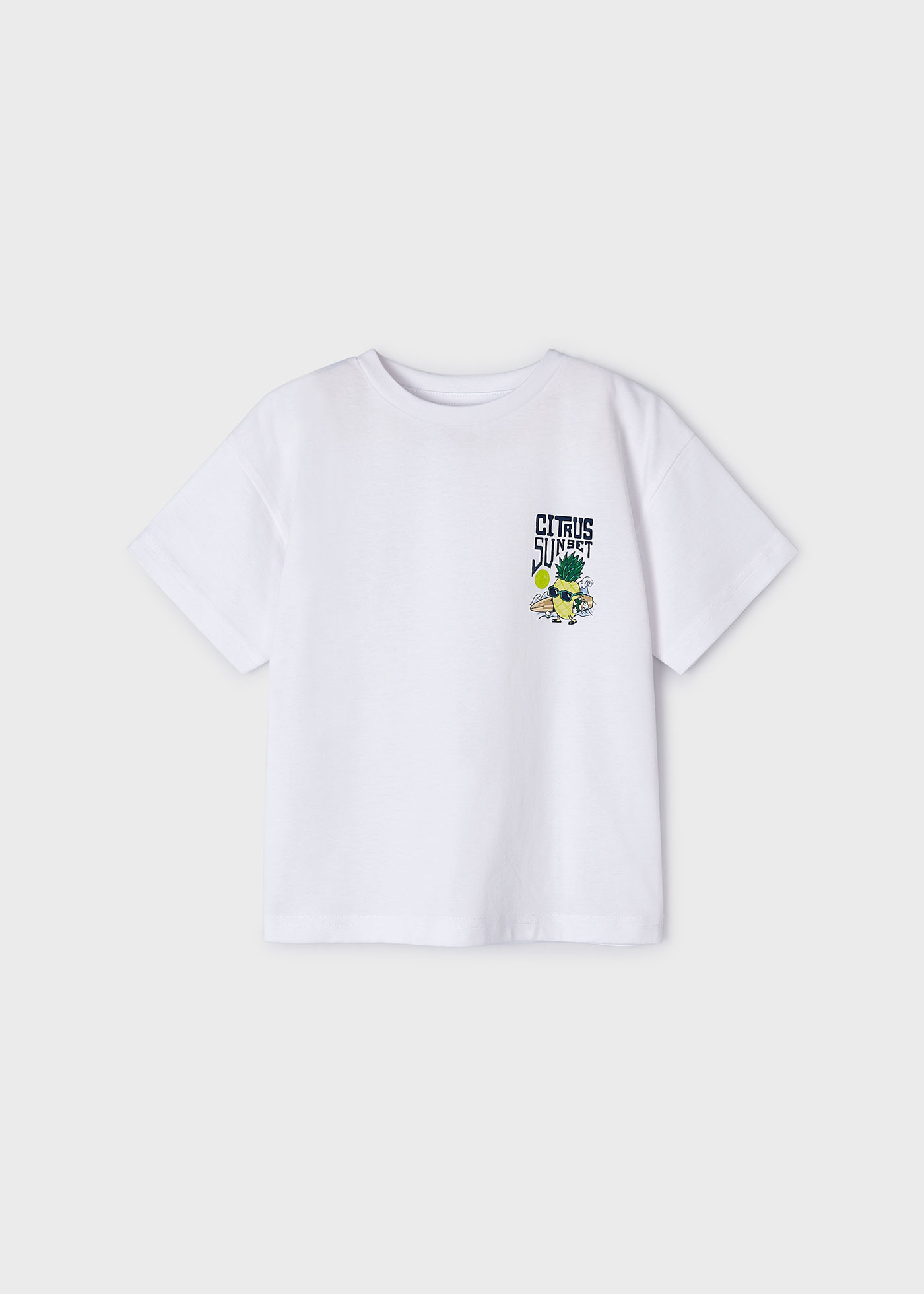Camiseta infantil Better Cotton com estampa nas costas