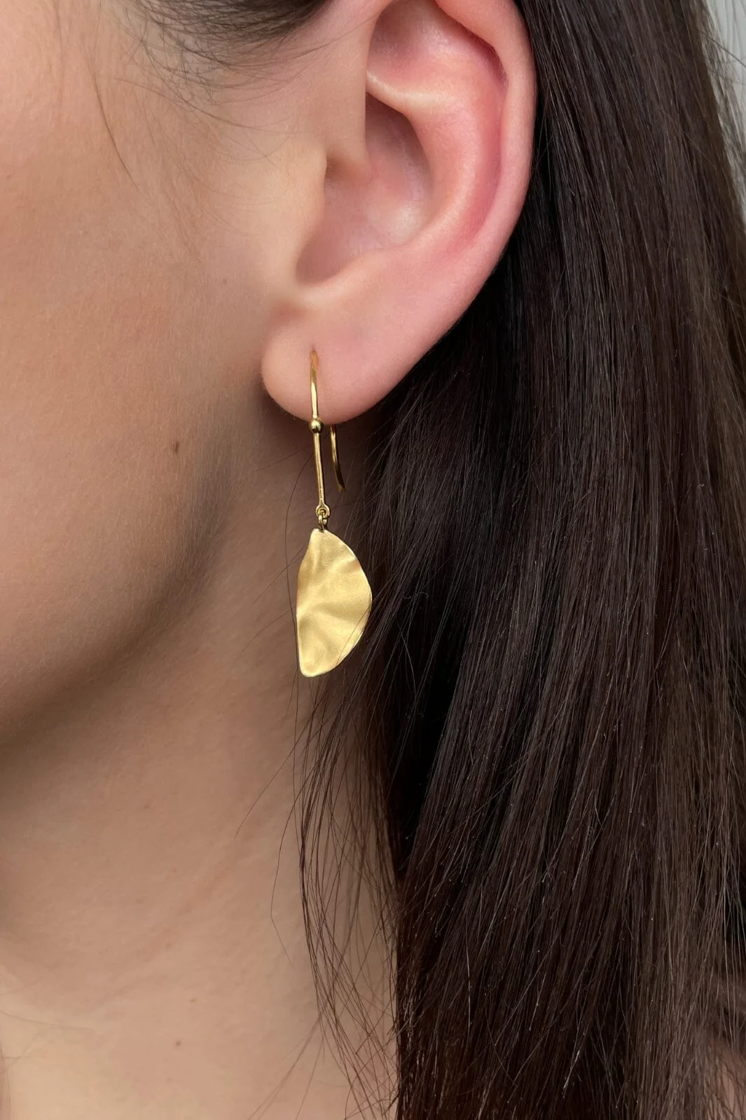 Stine A Hook With Goldenenen Refection Moon Earring Left