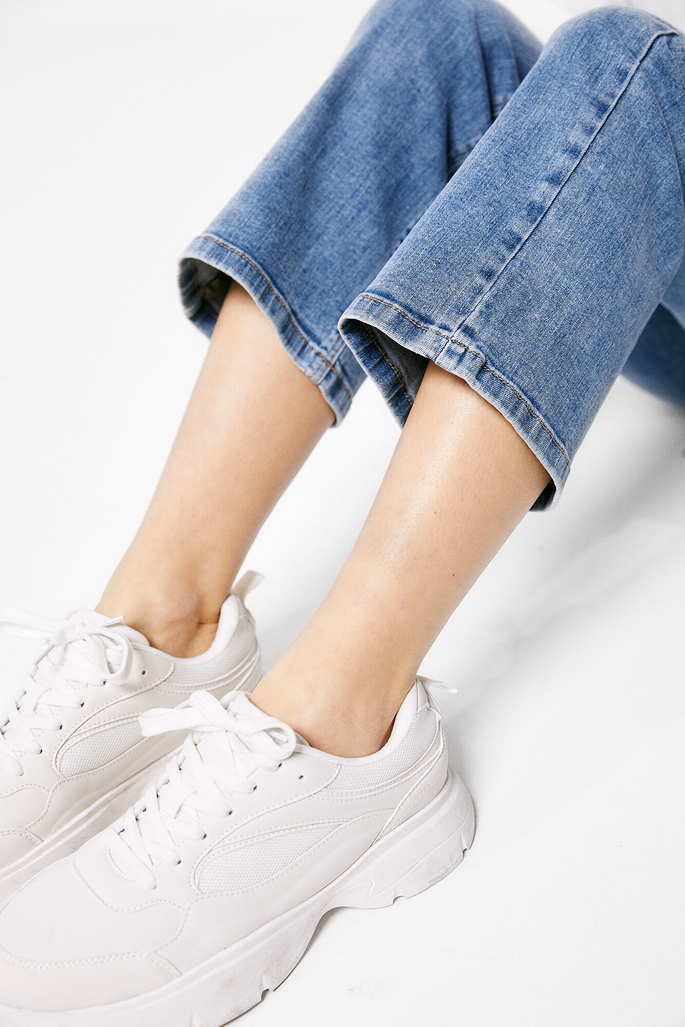 Calça jeans flare com lavagem sustentável - azul médio