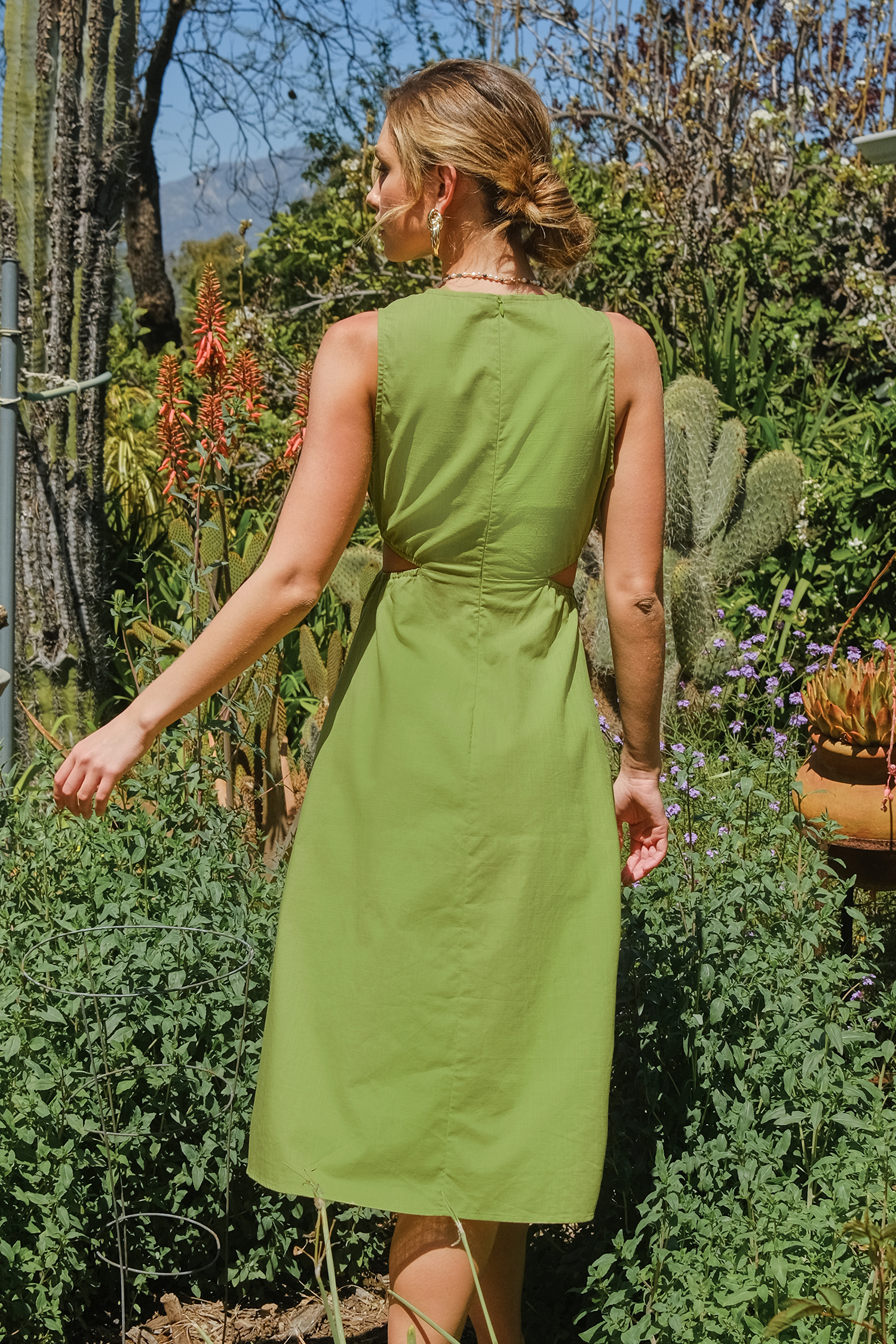 Robe midi en pur coton sans manches découpé en lin rétro