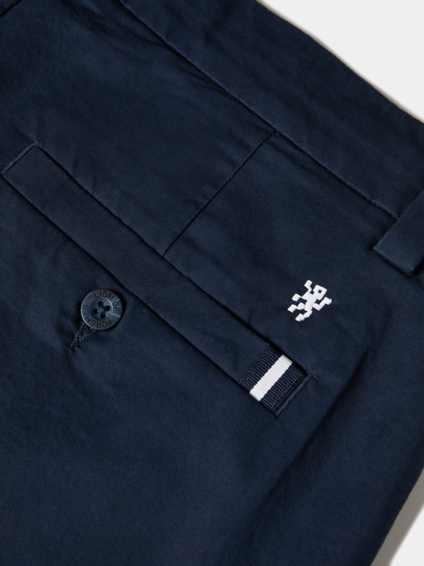 Calças chino regular fit de algodão
