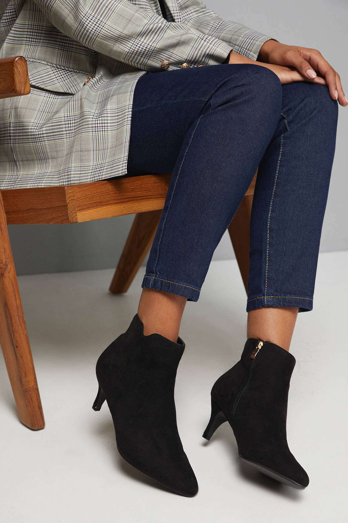 Wallis Bottines à Talon Chaton Pointues en synthétique Alma Coupe Large