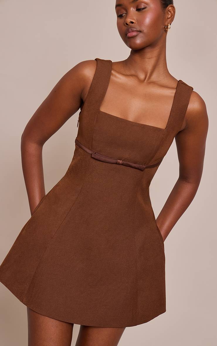 Chocolat Robe Droite Premium En Tissu Tissé Avec Détail Ceinture