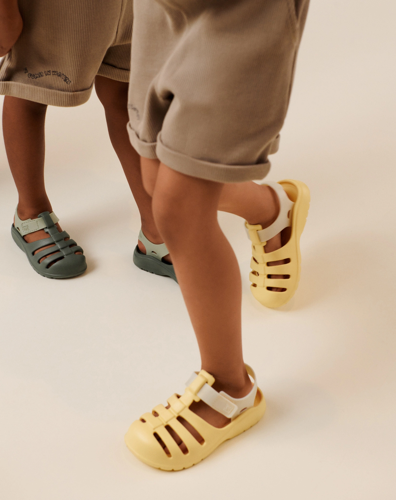 Badesandalen BEAU in lemonade/cream
