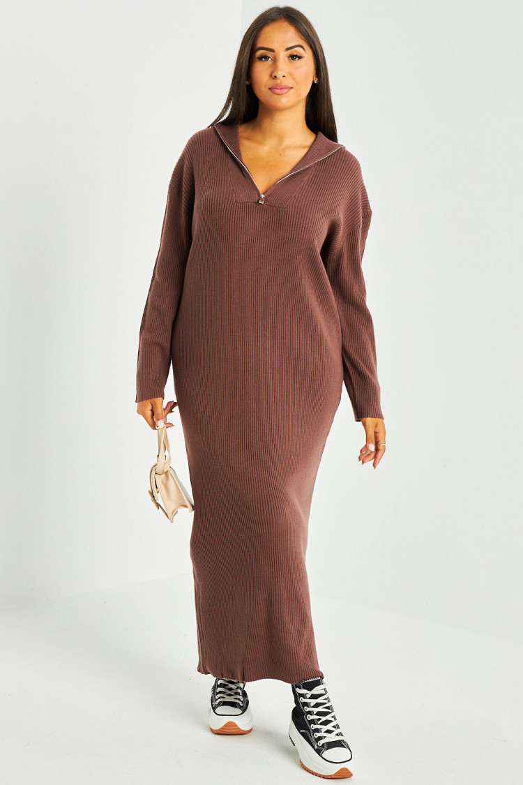 Robe pull marron col roulée