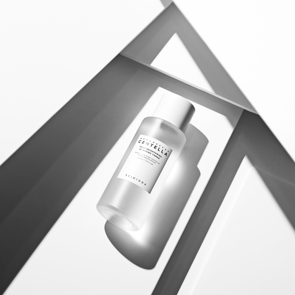 SKIN1004 - Madagascar Centella Tone Brightening Boosting Toner - 210 ml