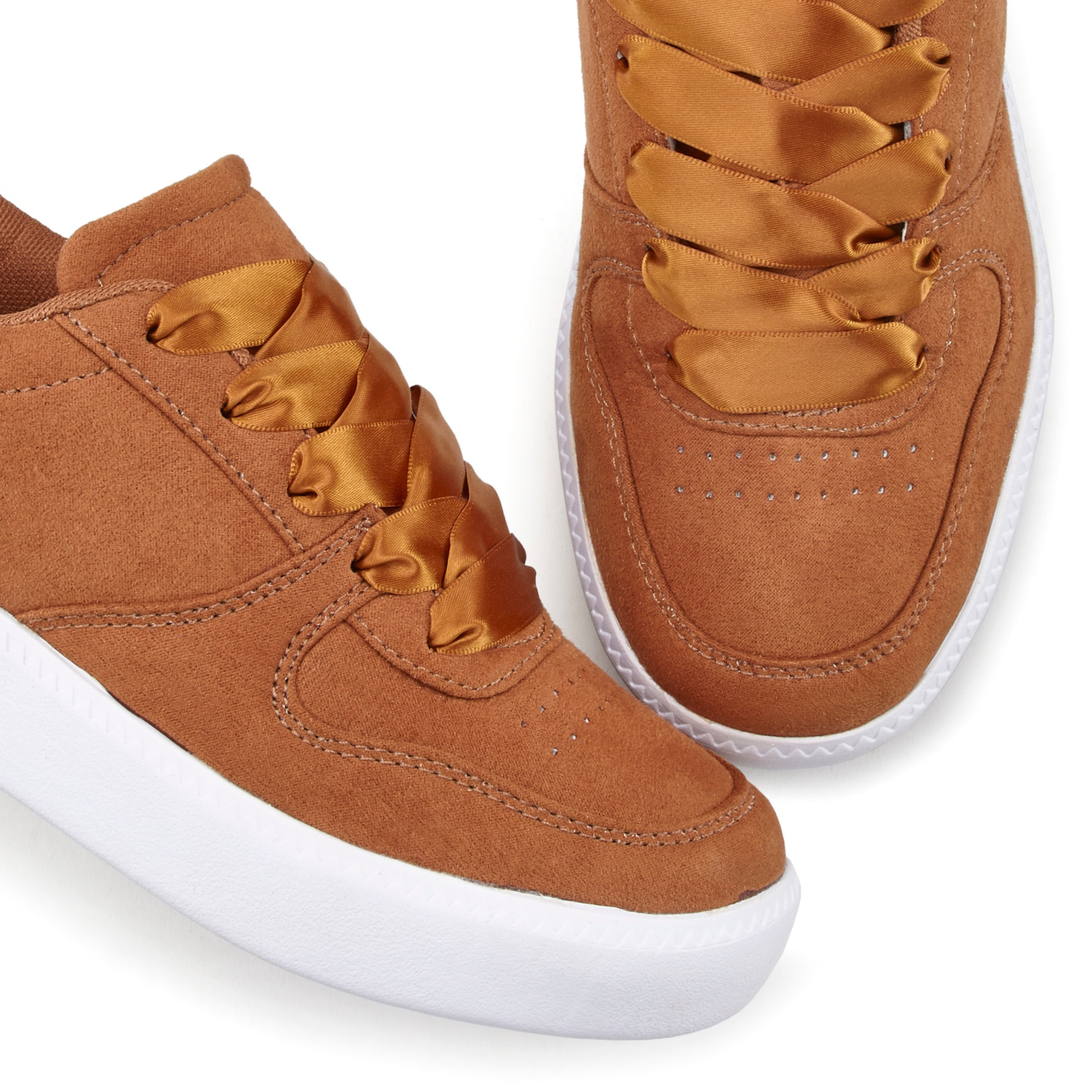 LASCANA Sneaker in camelfarben