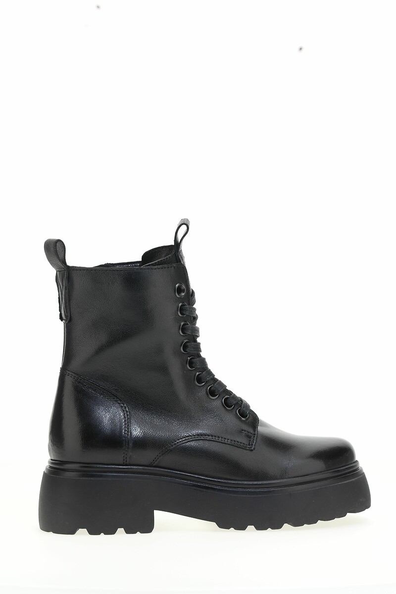 MJUS<br>Botas de couro com cadarços