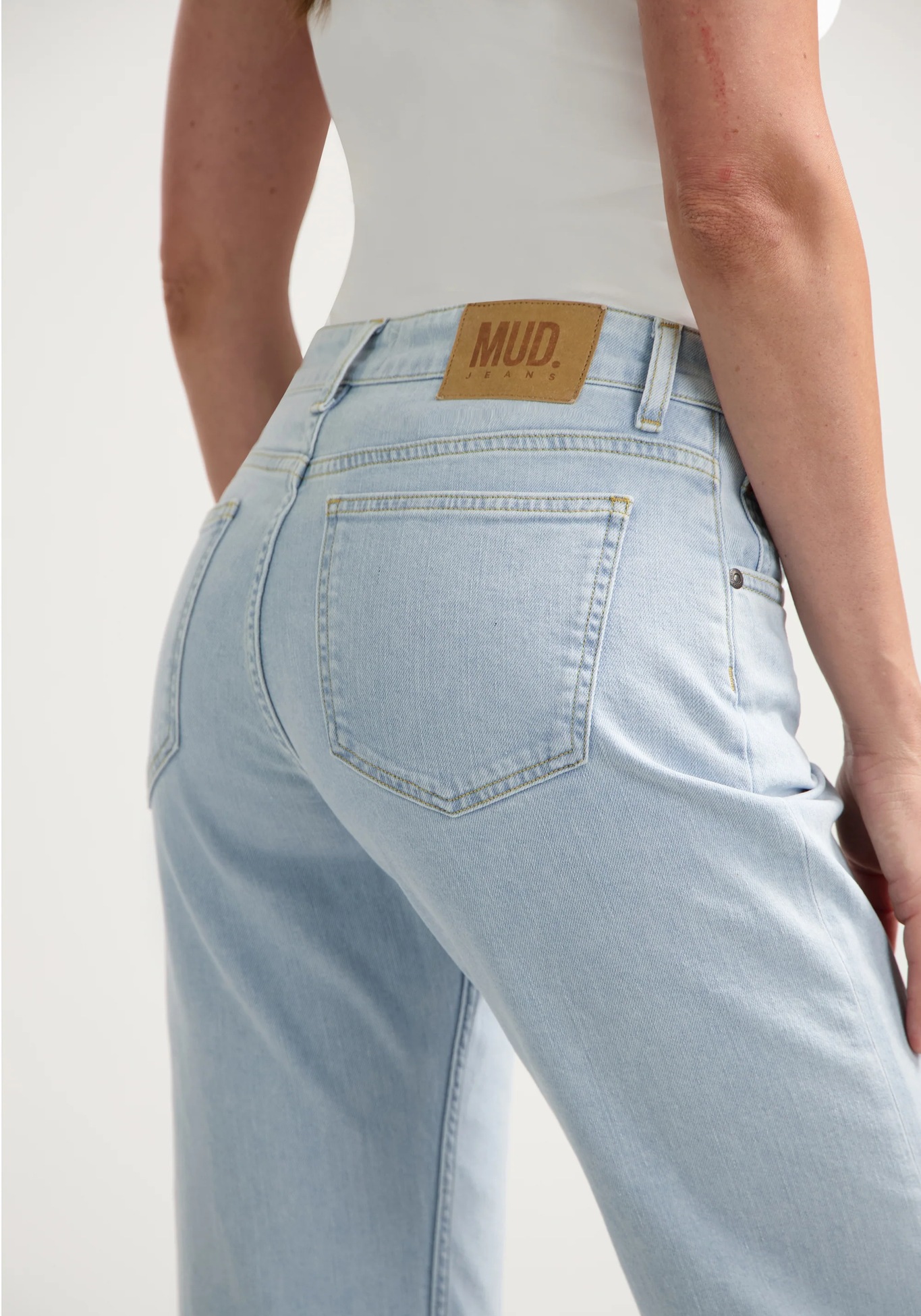 Mud Jeans Damenjeans Carry Mid Straight Light Stone