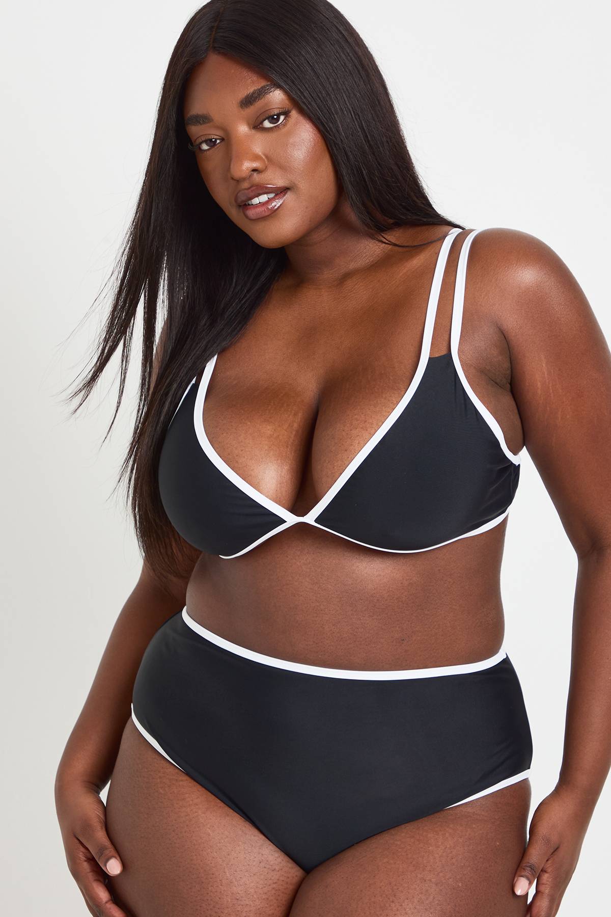 boohoo Ensemble Bikini Grande Taille À Jambes Hautes Avec Détails Contrastés