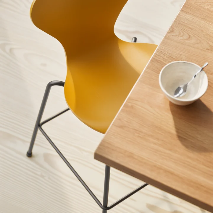 Fritz Hansen - Serie 7 Junior Stuhl, Brown Bronze / burnt yellow