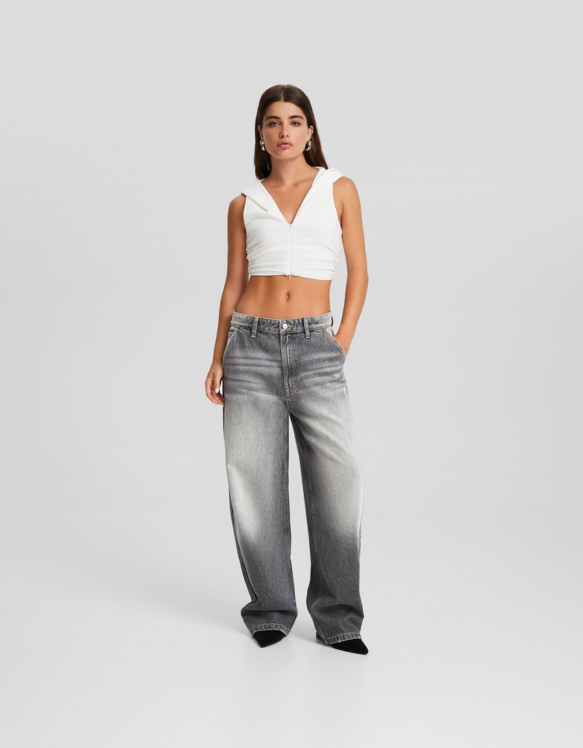 calça jeans estilo skater com efeito desbotado