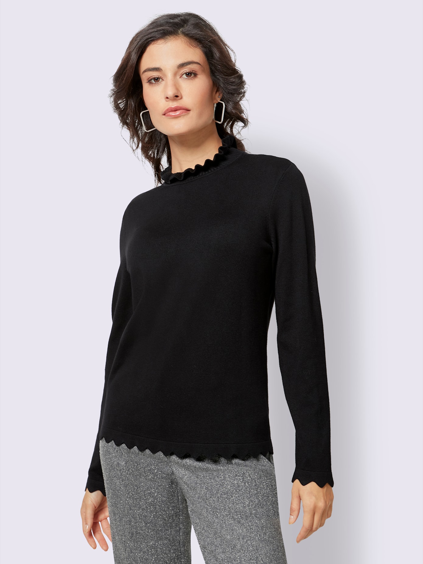 Pull femme en tricot fin col montant avec finitions arrondies