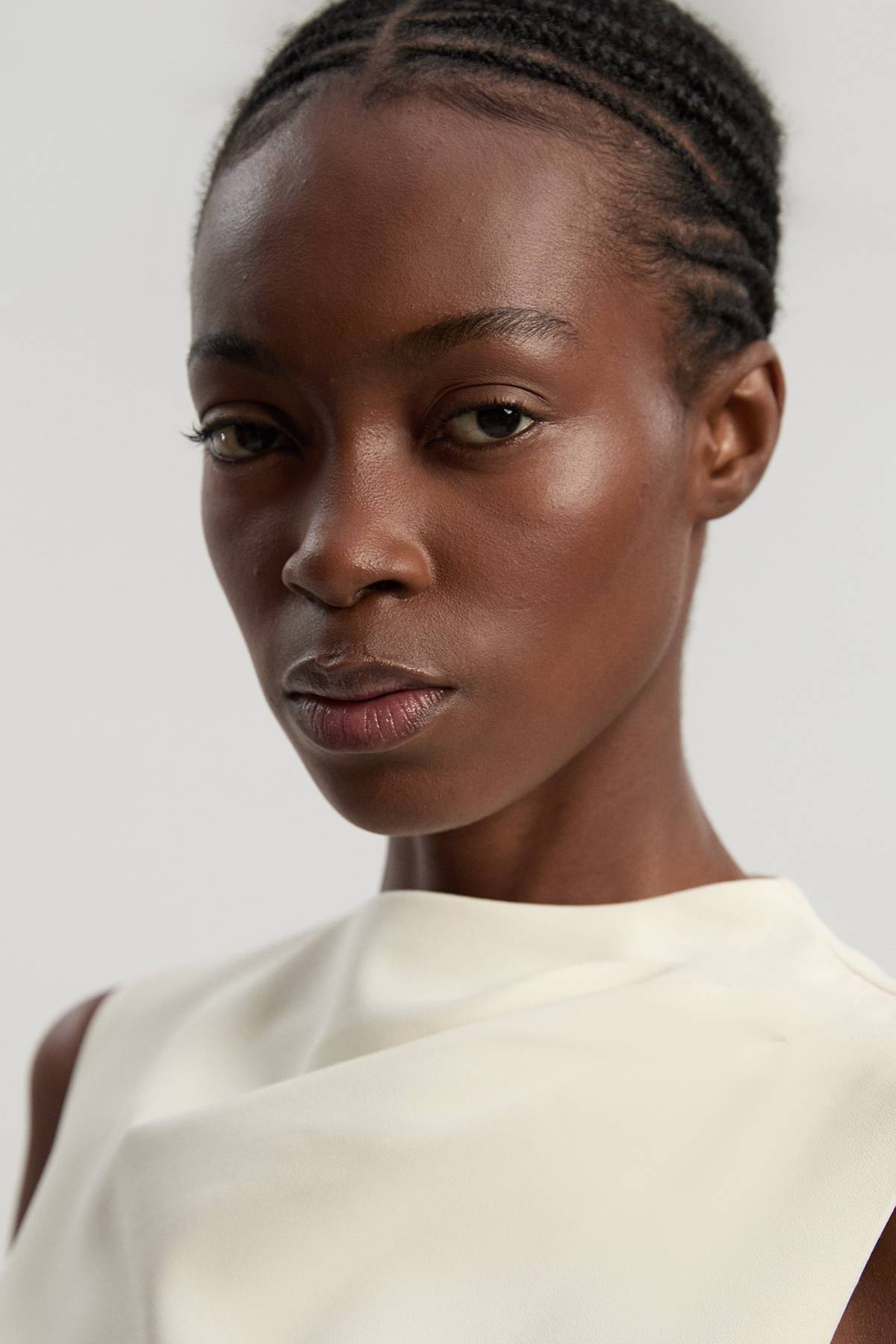 KarenMillen Robe Midi Cintrée En Satin À Jupe Évasée Avec Godets