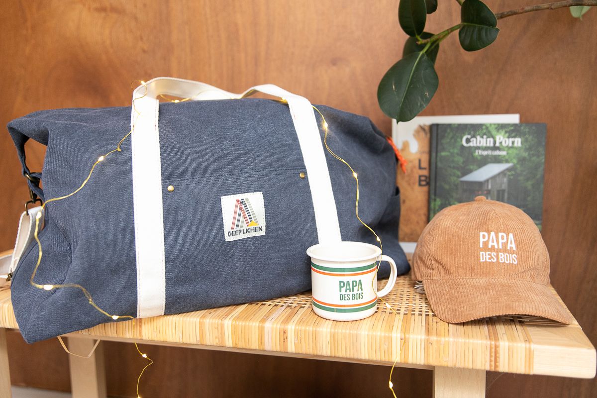 Sac week-end en toile bleu marine .