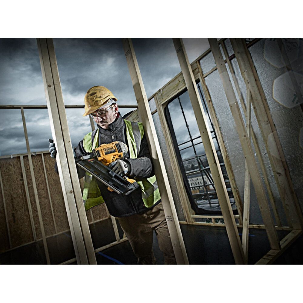 SPIKERPISTOL DEWALT DCN692N-XJ 18V UTEN BATTERI