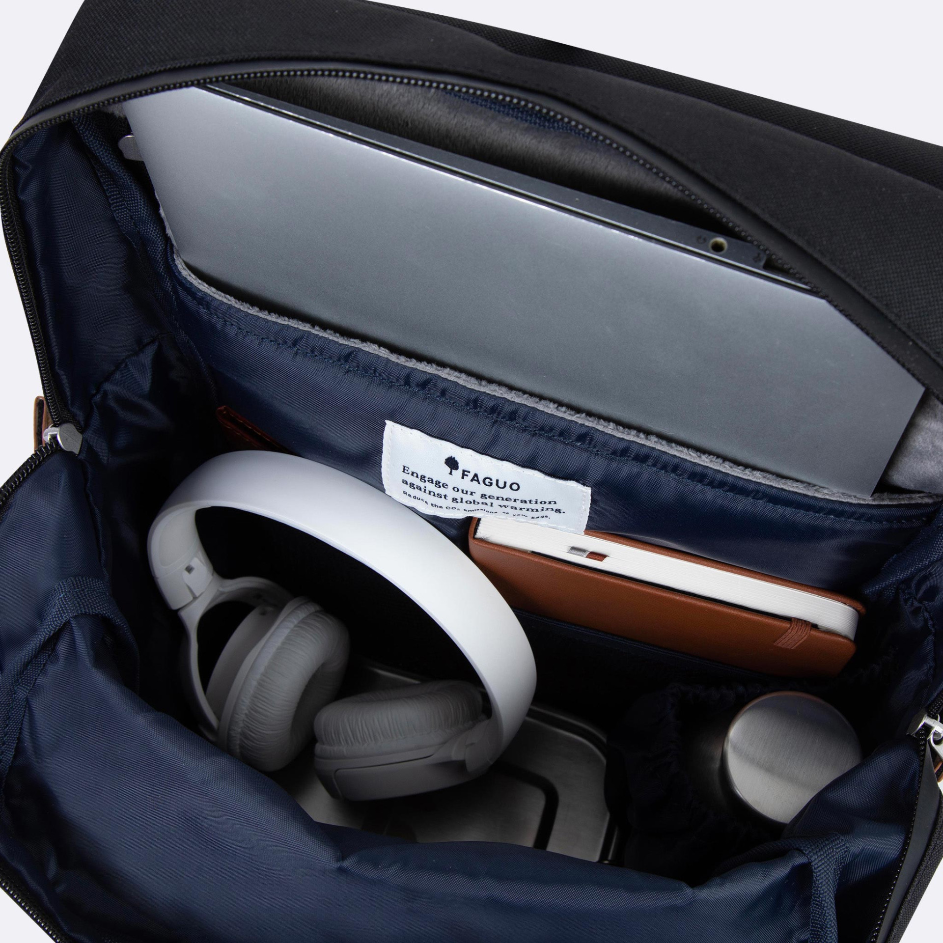 Sac à dos noir végan en polyester recyclé - modèle Commuter