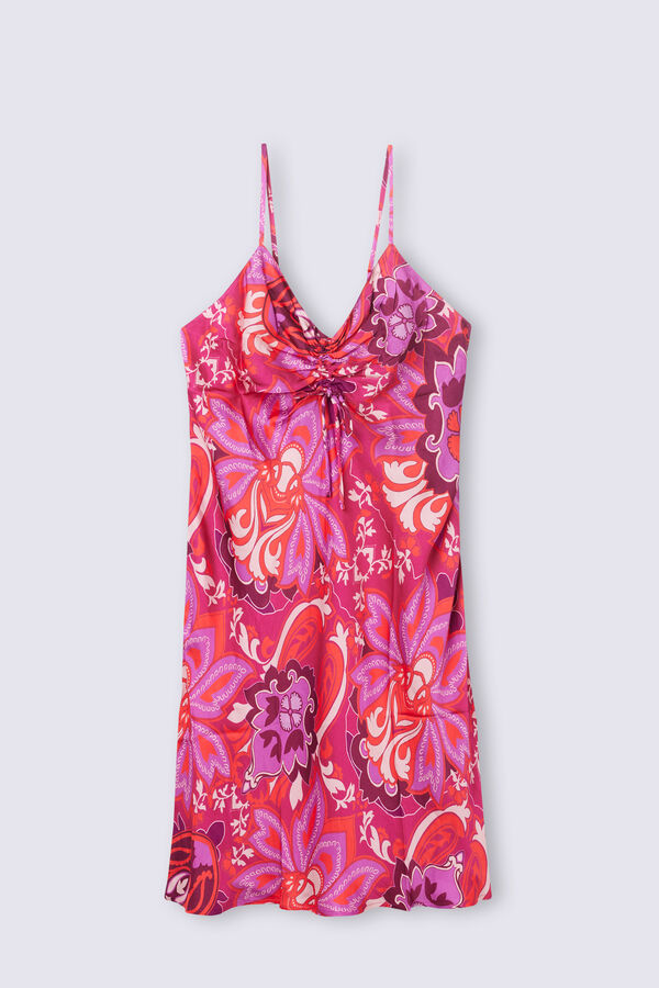 Combinação de viscose e cetim com estampa floral sensual.