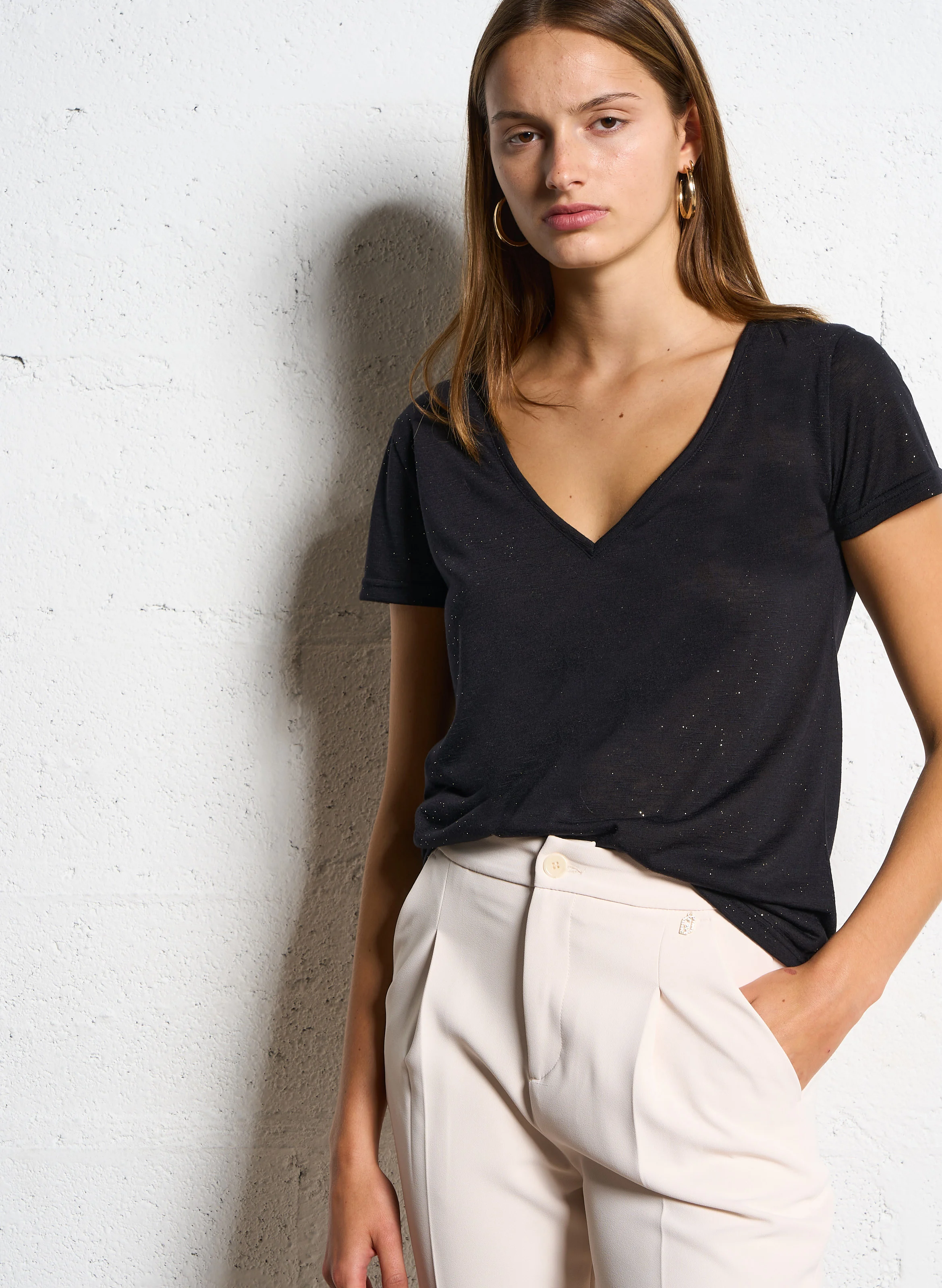 ELVIE - Tee-shirt col V droit pailleté | Noir