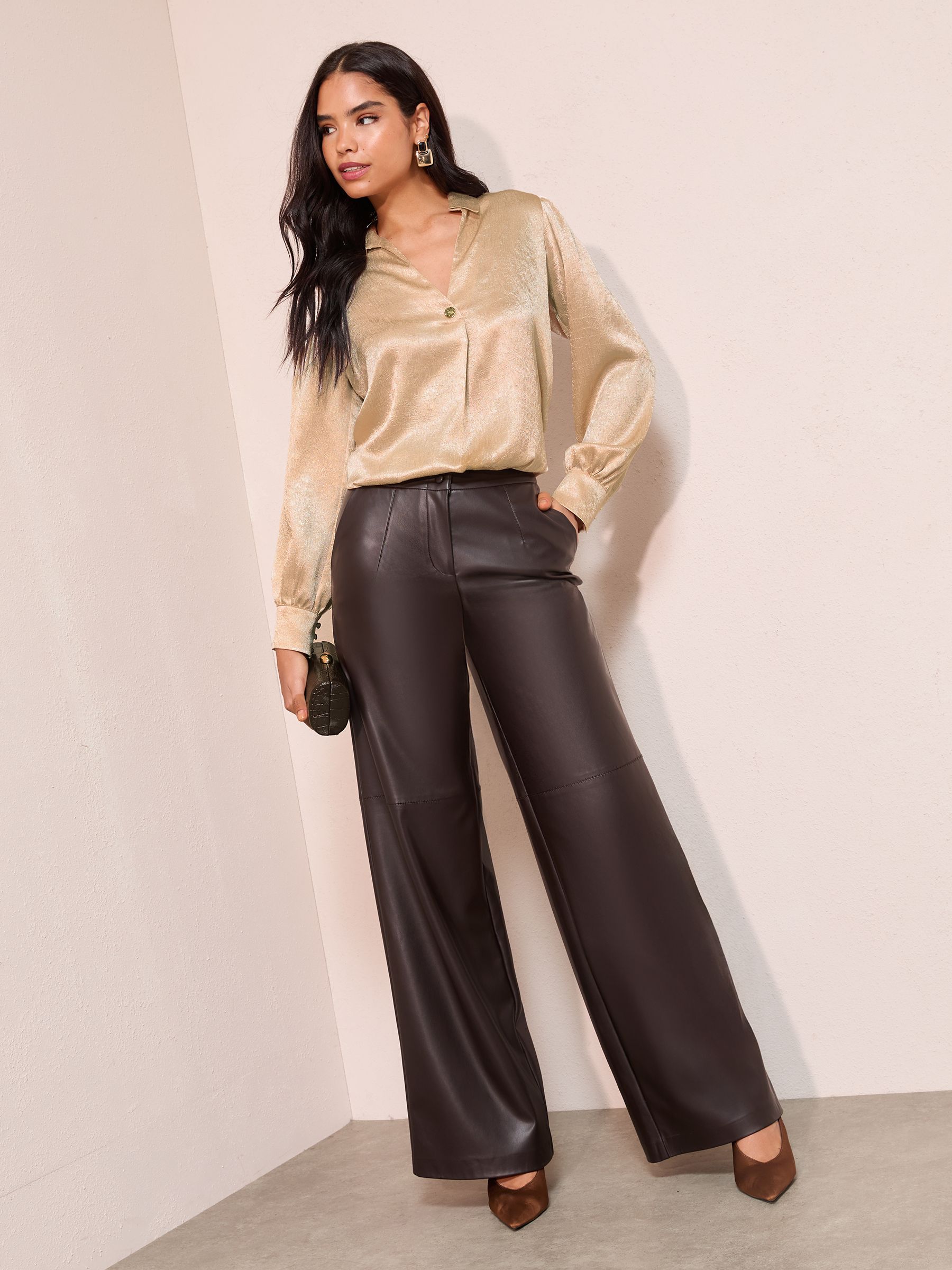 Champagne-goud - Friends Like These Long Sleeve Button Detail Collared Blouse