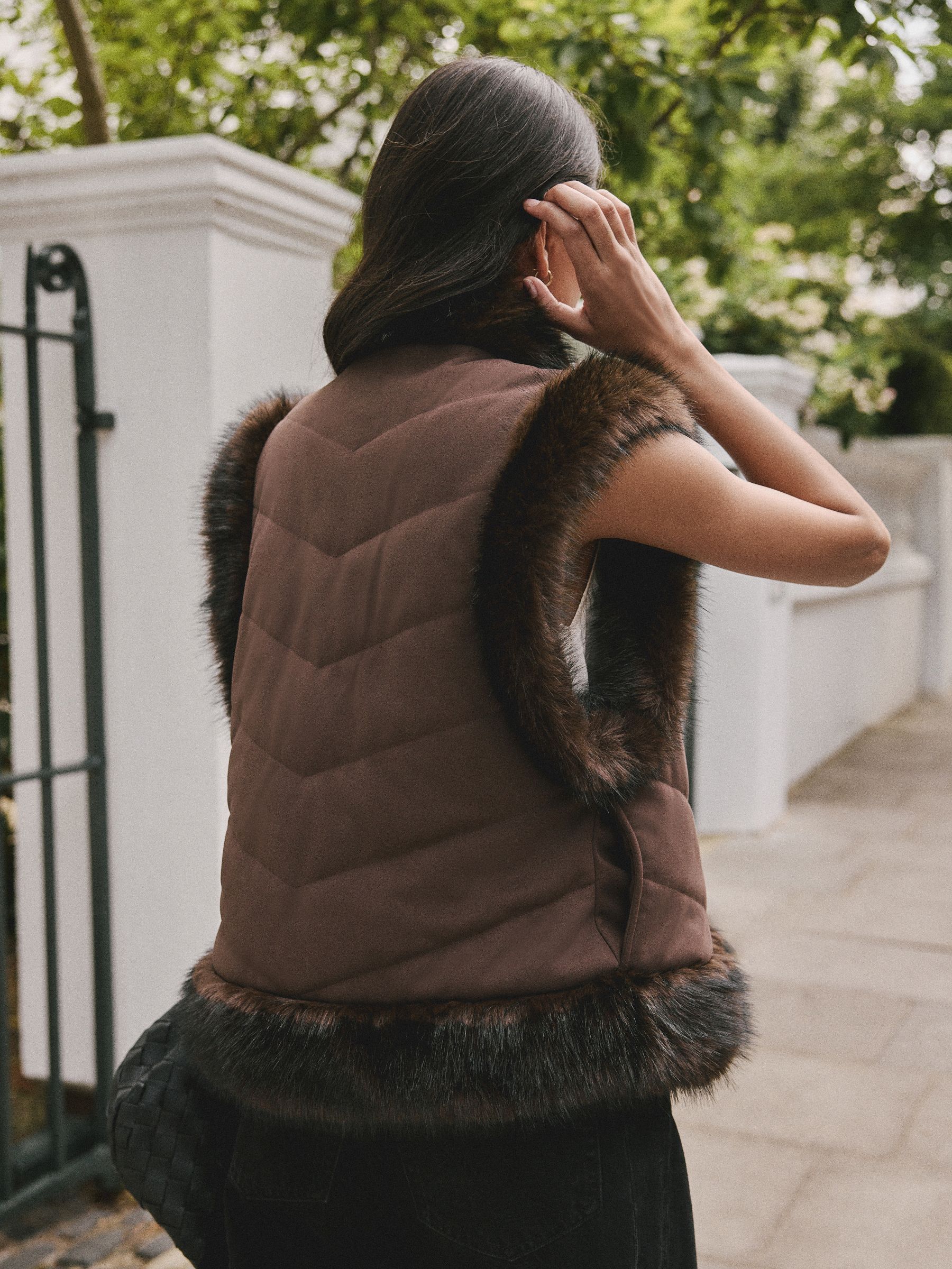 Chocoladebruin - Faux Fur and Suedette Gilet