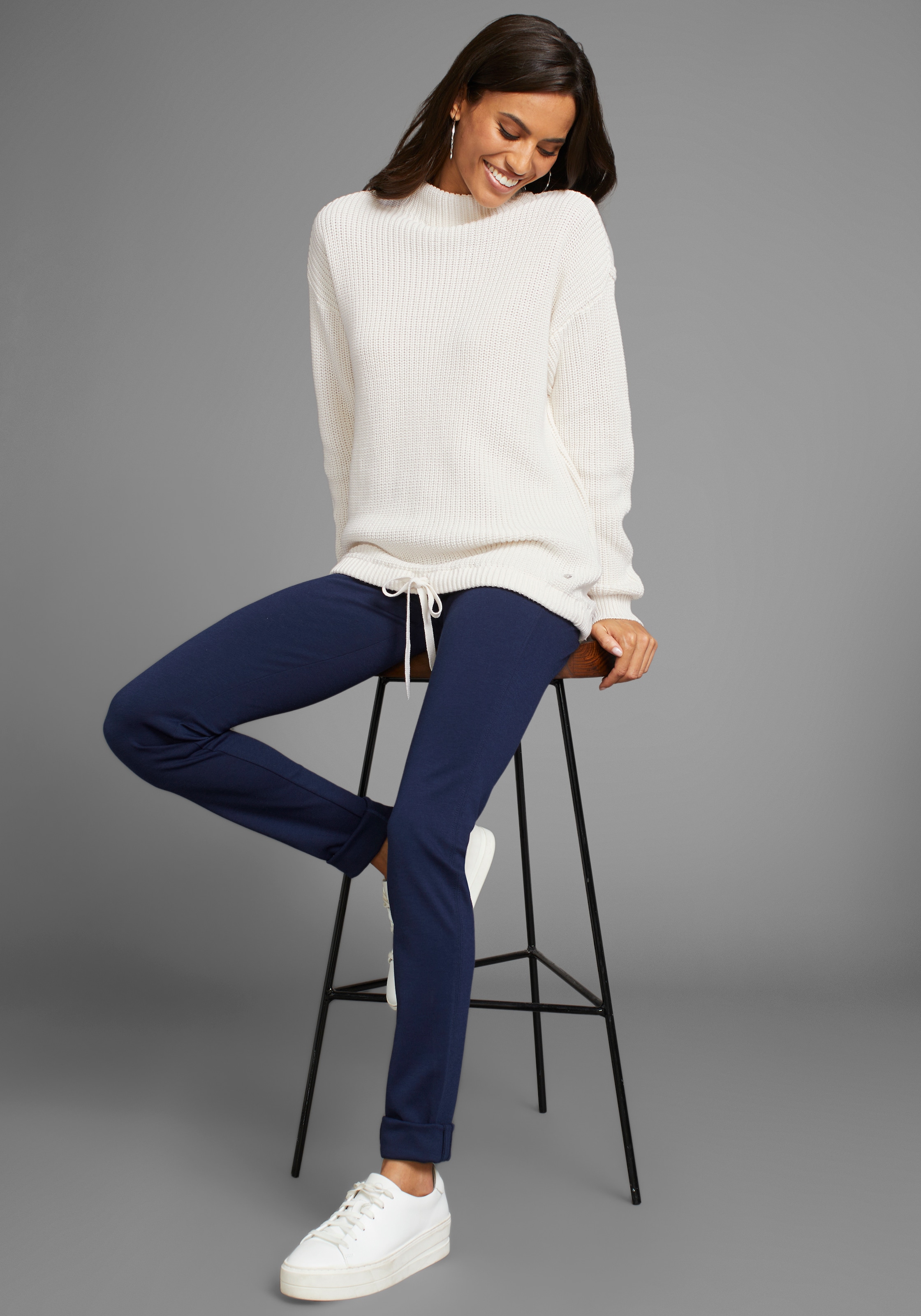 DELMAO Stehkragenpullover mit verstellbarem Saum durch Bindeband