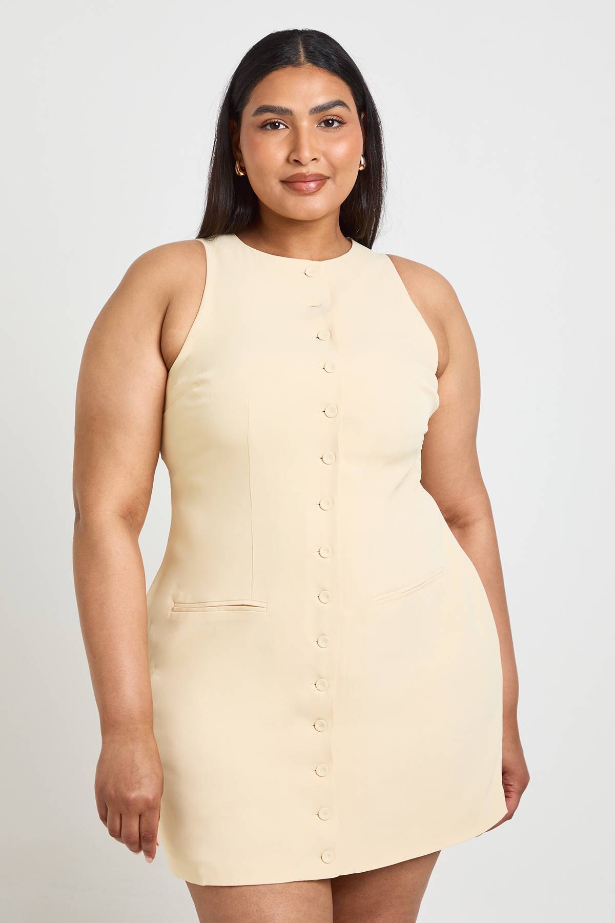 boohoo Robe Mini Ajustée Boutonnée Devant Grande Taille