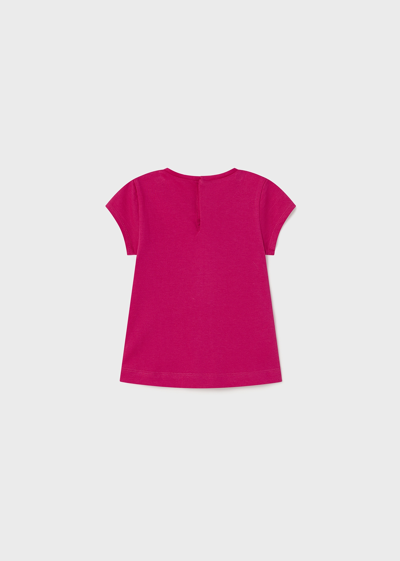 Camiseta infantil com estampa feita em algodão sustentável.