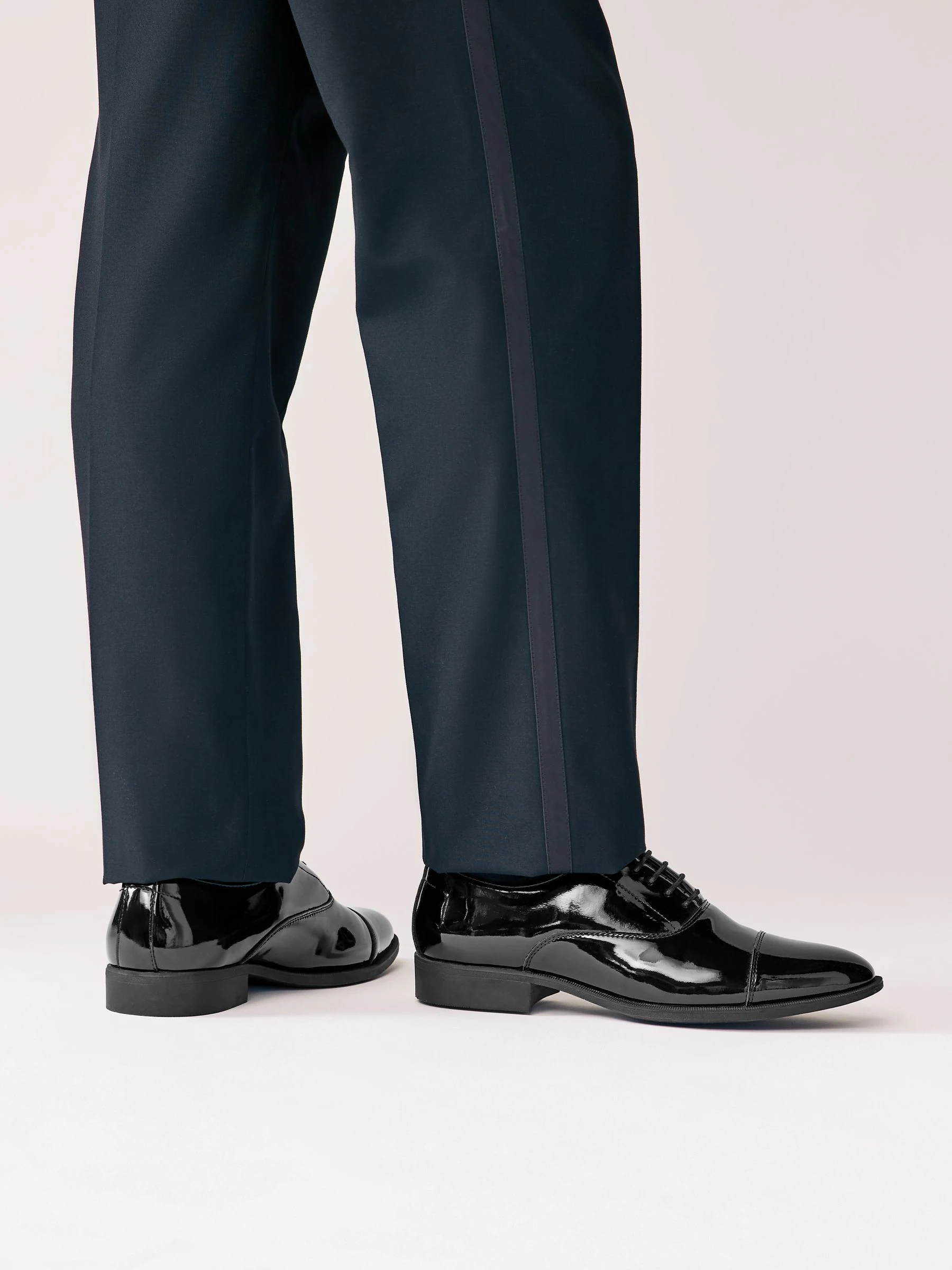 Zwart - Standaard pasvorm - Lakleren Oxford-schoenen met neusstuk