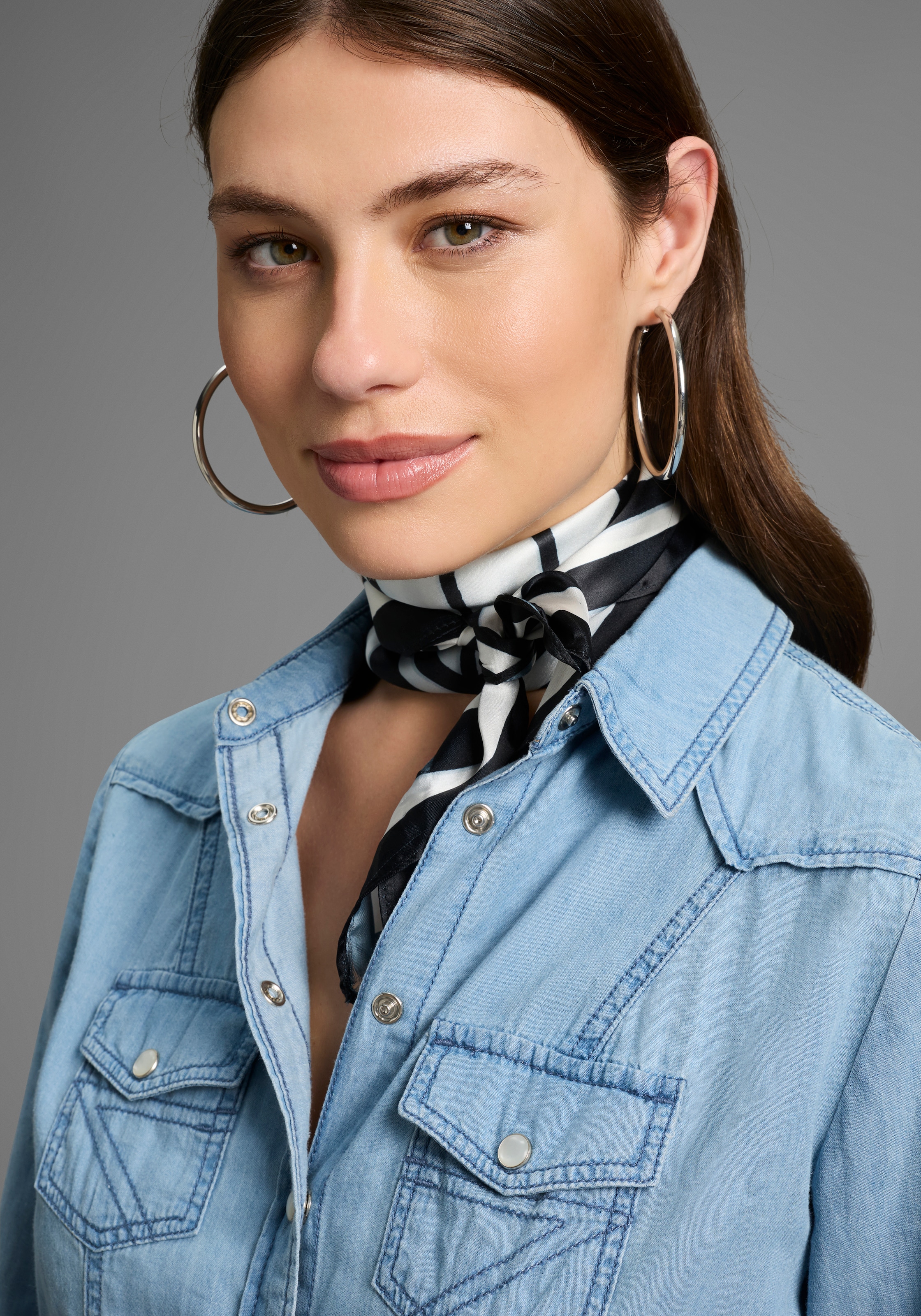 Laura Scott Nickituch mit modischem Streifen-Allover-Druck - NEW