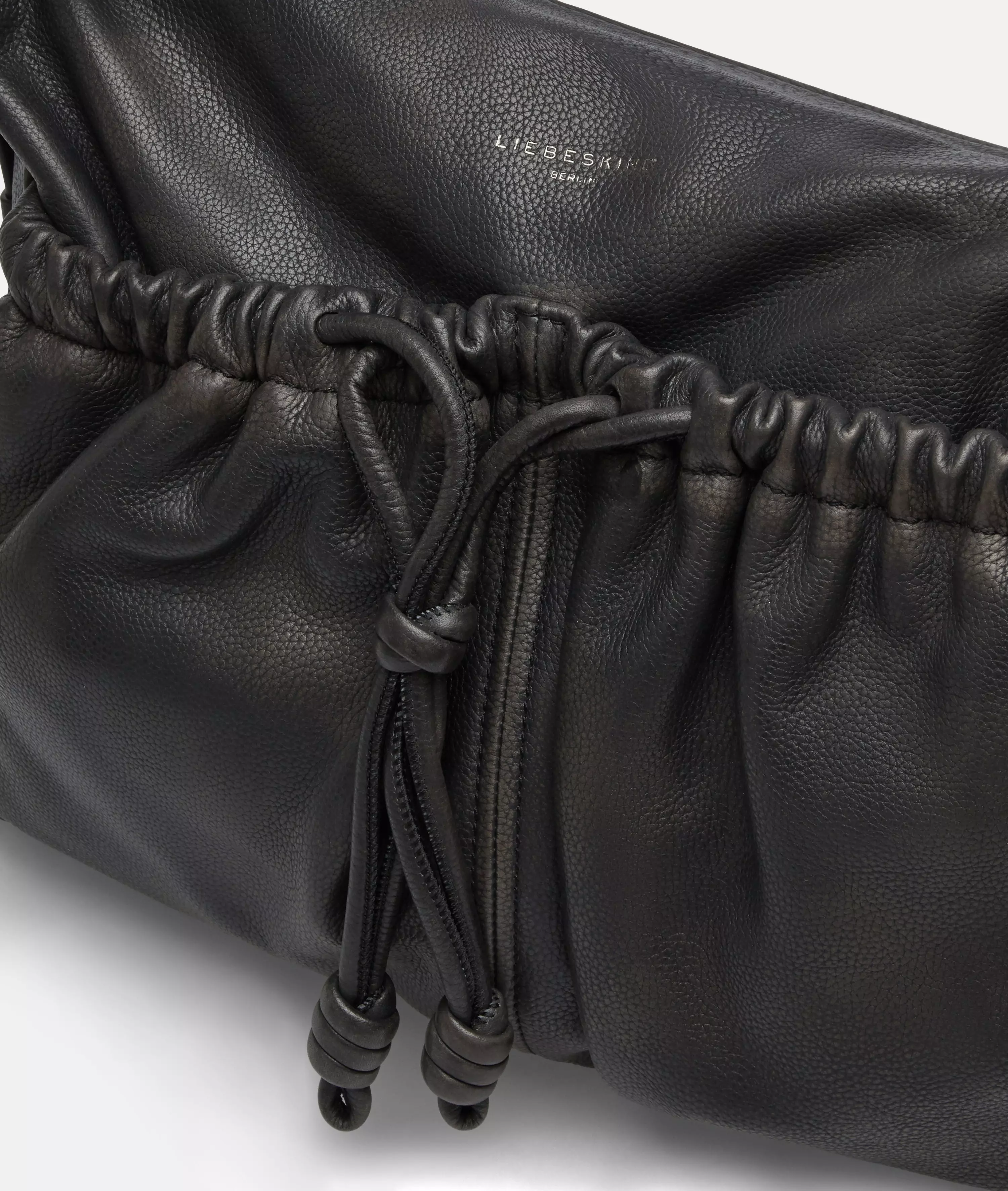 Elya Hobo M Spacious hobo bag with a vintage effect