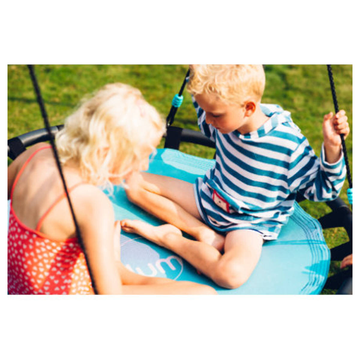 Authentic Sports & Toys Authentic Sports Plum Premium Metall Nestschaukel mit Nebelsprühfunktion