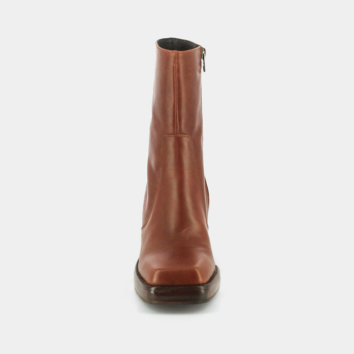 Boots à talons et bouts carrés  en cuir gras cognac