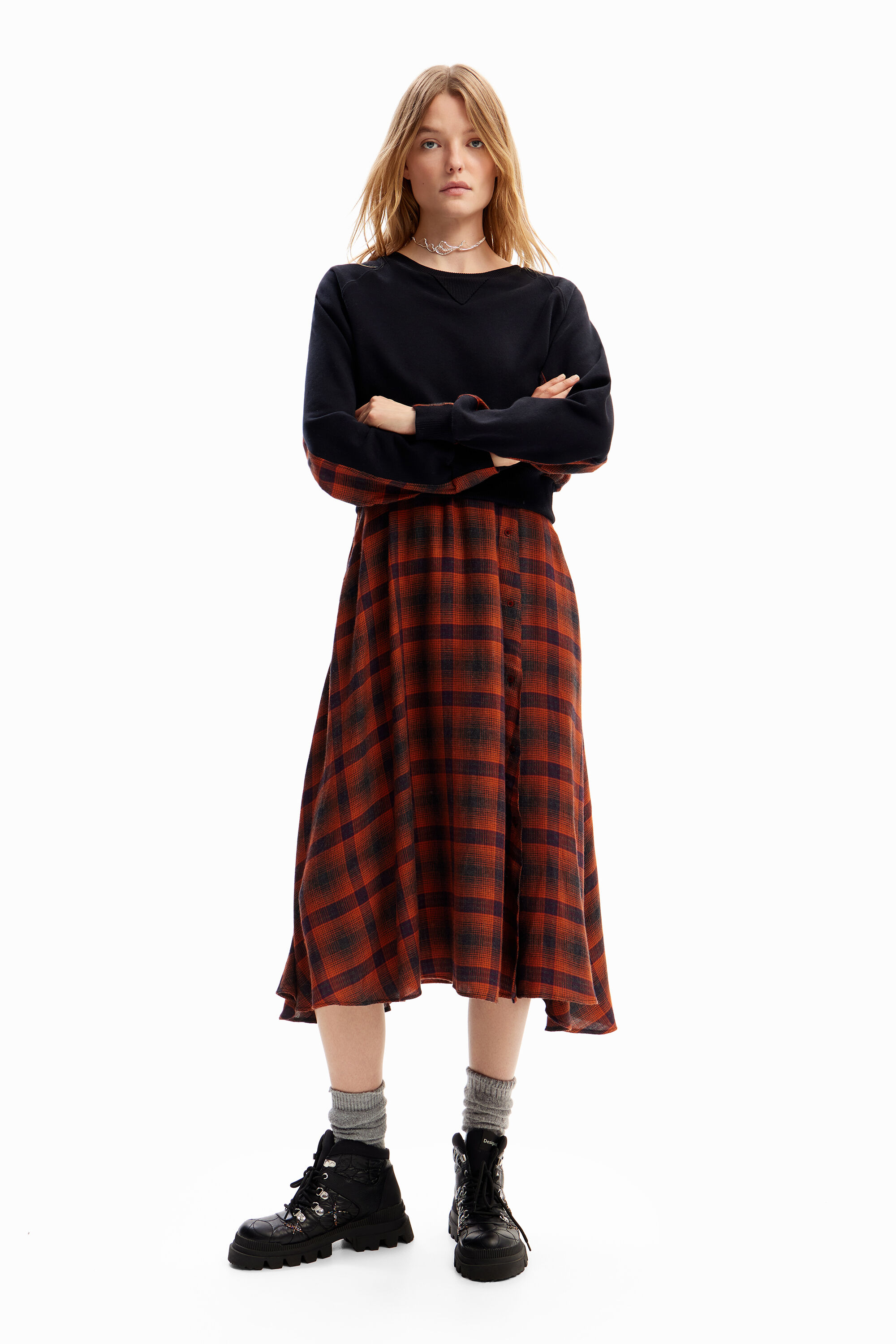 Vestido midi combinado com quadrados