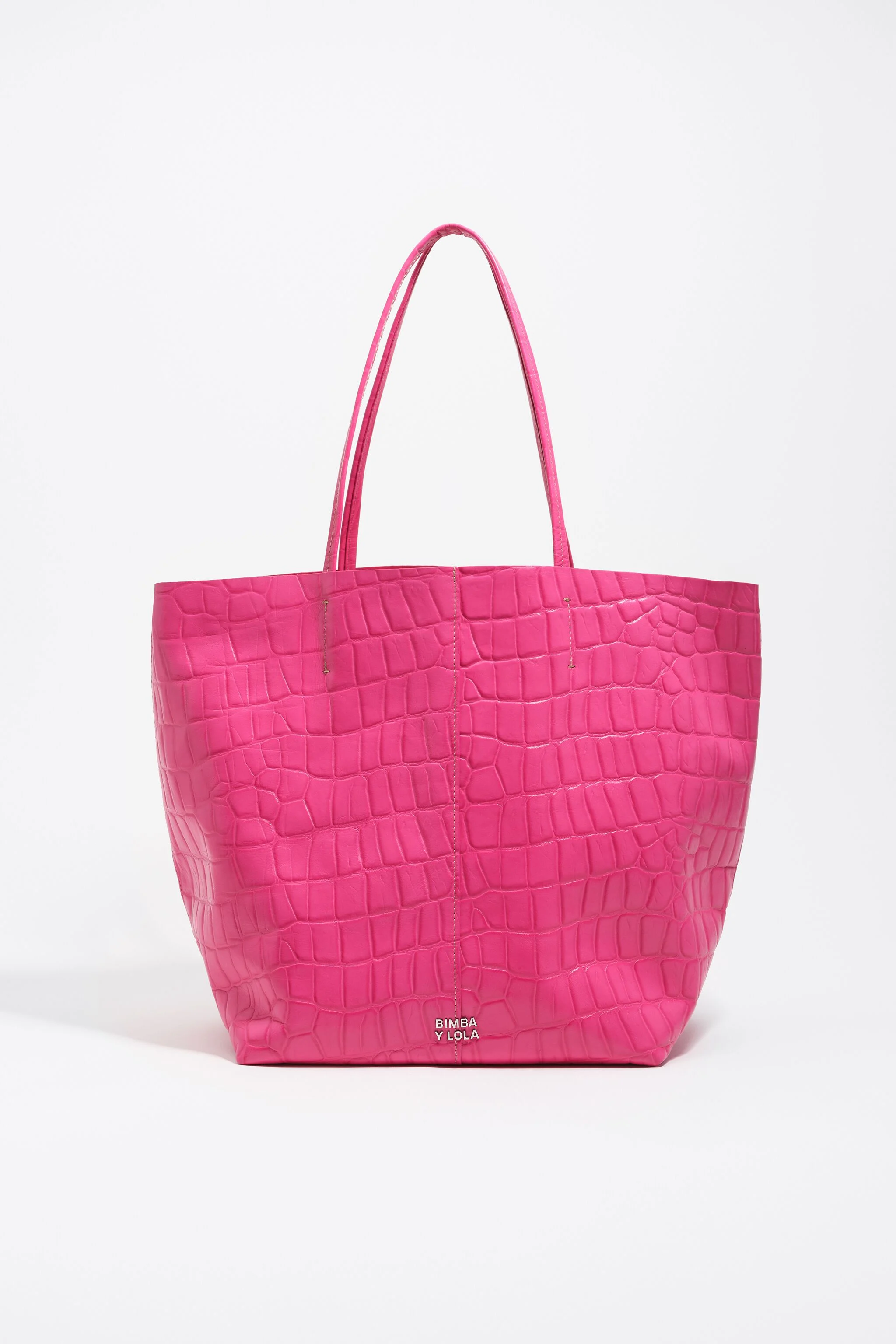 Bolsa grande de compras em couro fúcsia com estampa de crocodilo.